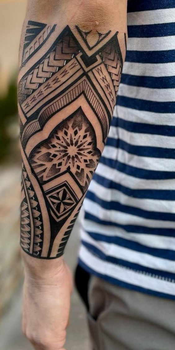 Phong cách xăm hoa văn với điểm nhấn hoa kiểu tattoo họa tiết với điểm nhấn bông hoa