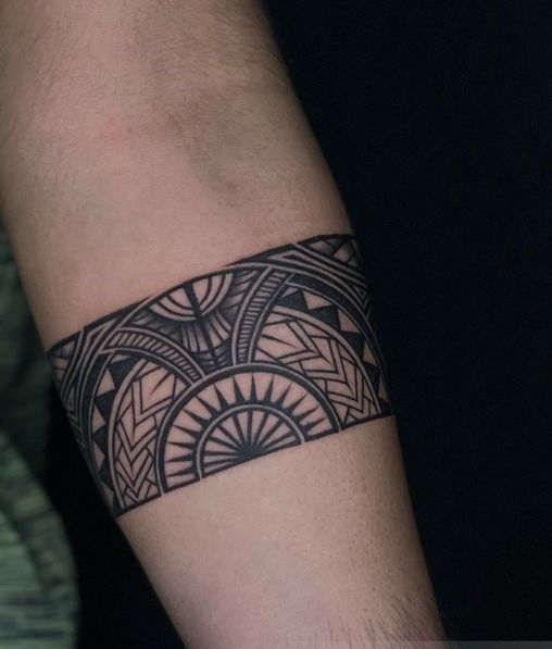 Hình xăm với nhiều họa tiết hình tròn trên tay tattoo đa dạng họa tiết vòng tròn ở tay
