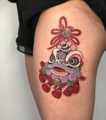 mẫu tattoo đầu lân mini cho nữ trên đùi