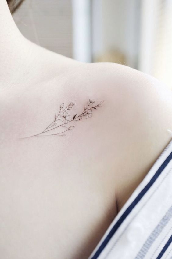 hình xăm hoa nhỏ ở xương quai xanh cho phụ nữ hình xăm hoa mini ở xương quai xanh cho nữ