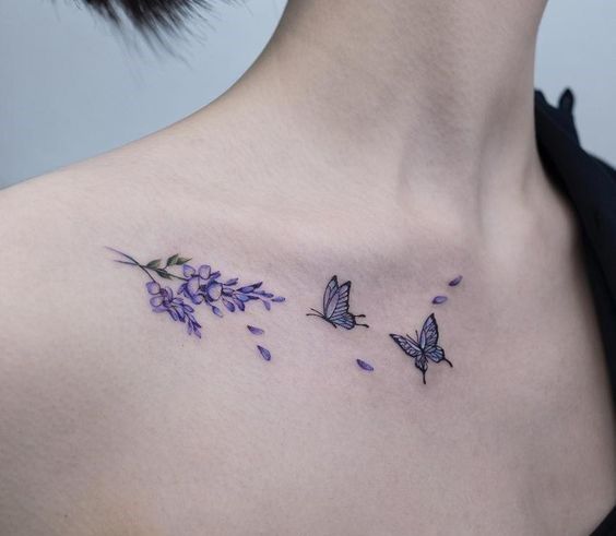 Hình xăm con bướm kết hợp với những bông hoa tím mini đẹp mơ màng tattoo con bướm kết hợp hoa tím mini đẹp mộng mơ