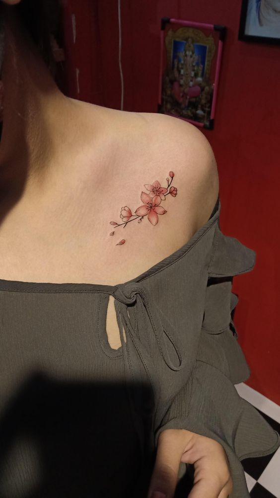 hình xăm hoa mini màu đỏ cho phụ nữ tattoo hoa mini màu đỏ cho nữ