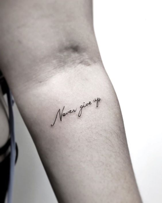Gợi ý 700+ mẫu hình xăm chữ never give up khích lệ tinh thần - Genztattoo