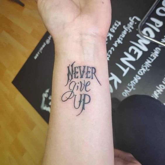 Gợi ý 700+ mẫu hình xăm chữ never give up khích lệ tinh thần - Genztattoo