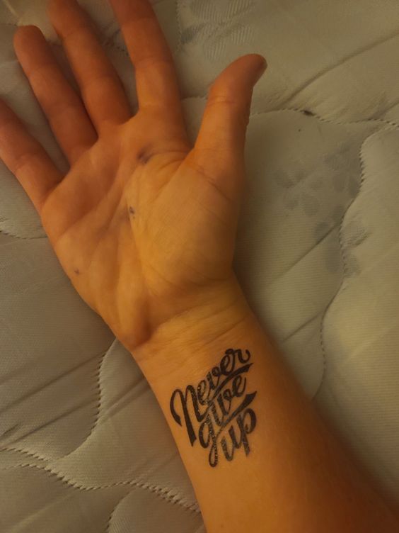 Gợi ý 700+ mẫu hình xăm chữ never give up khích lệ tinh thần - Genztattoo