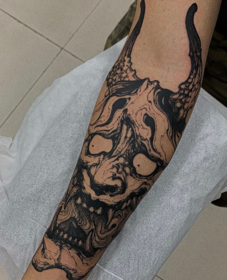 tattoo mặt quỷ kín nửa tay