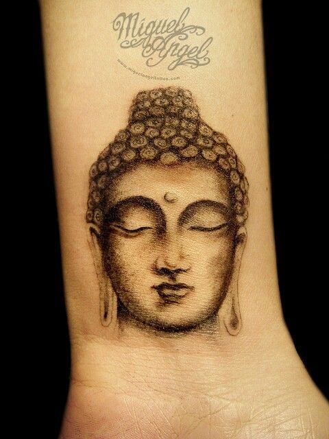 tattoo mặt Đức Phật thanh tịnh trên cổ tay