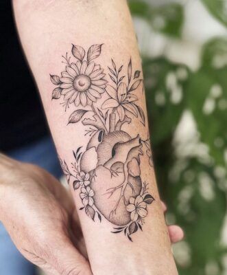sự kết hợp giữa trái tim và hoa lá