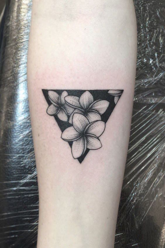 Trọn bộ 333+ hình xăm tam giác cá tính và ấn tượng - Genztattoo