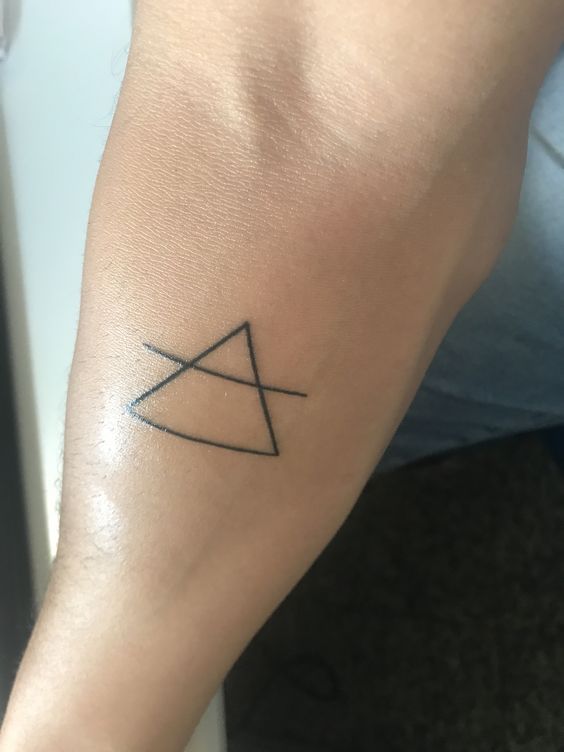 Trọn bộ 333+ hình xăm tam giác cá tính và ấn tượng - Genztattoo