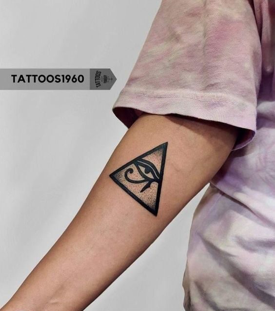 Trọn bộ 333+ hình xăm tam giác cá tính và ấn tượng - Genztattoo