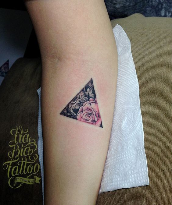 Trọn bộ 333+ hình xăm tam giác cá tính và ấn tượng - Genztattoo