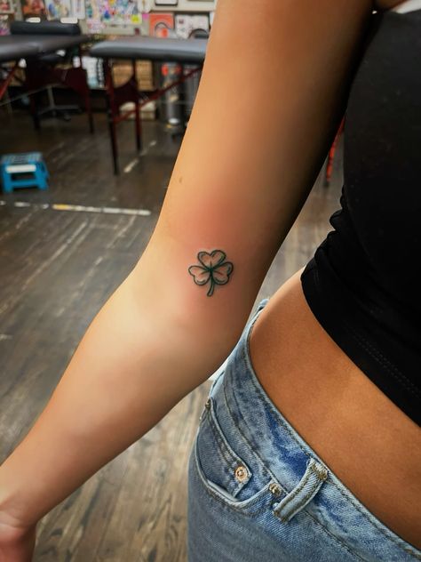 250 hình xăm mini cỏ 3 lá và 4 lá - Genztattoo