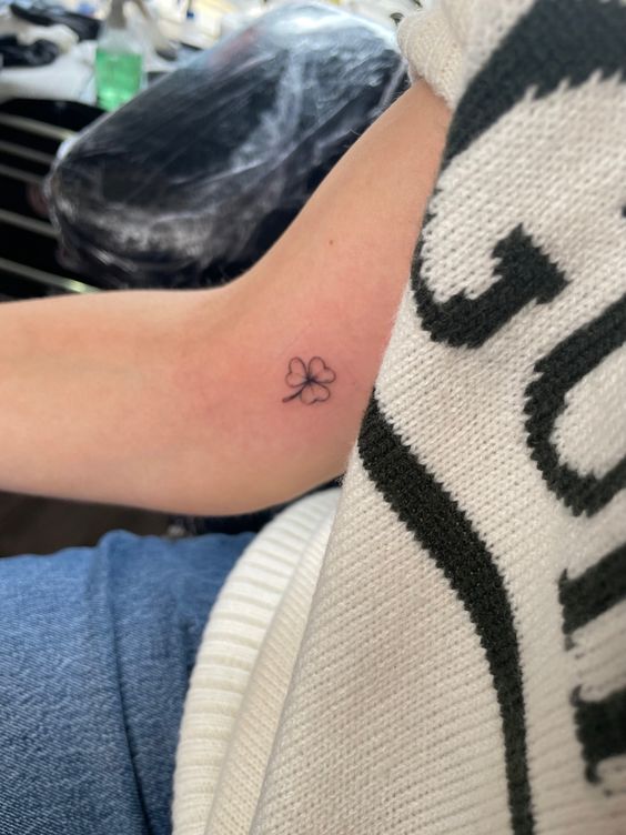 250 hình xăm mini cỏ 3 lá và 4 lá - Genztattoo