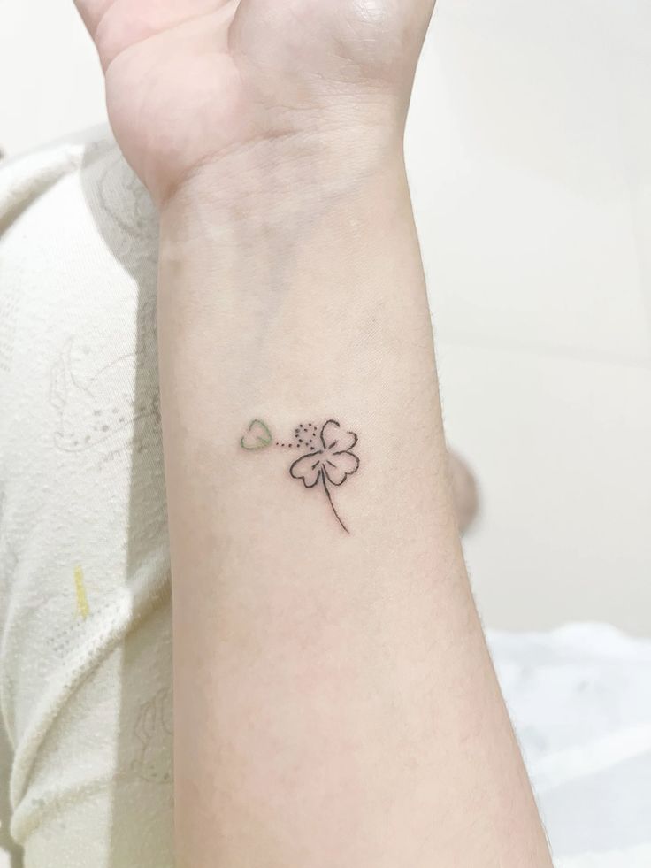 250 hình xăm mini cỏ 3 lá và 4 lá - Genztattoo