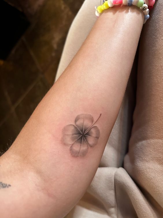 250 hình xăm mini cỏ 3 lá và 4 lá - Genztattoo