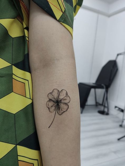 250 hình xăm mini cỏ 3 lá và 4 lá - Genztattoo