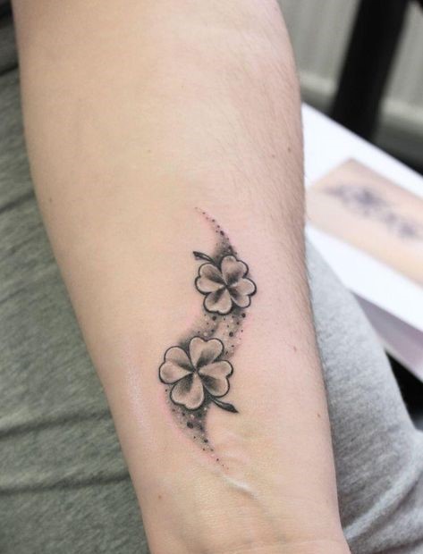 250 hình xăm mini cỏ 3 lá và 4 lá - Genztattoo