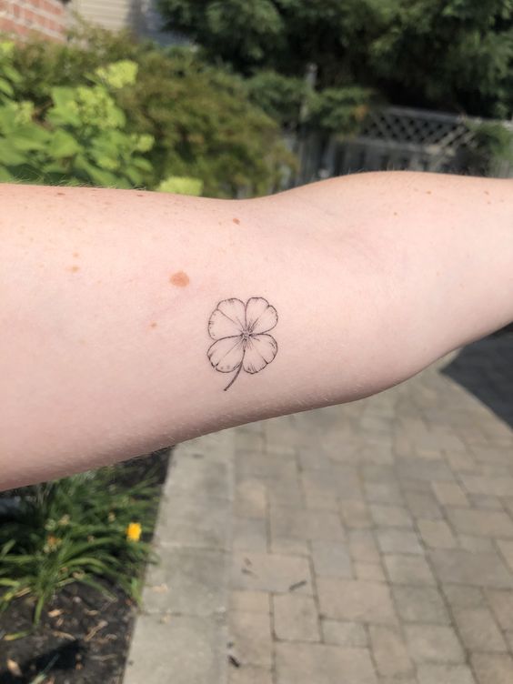 250 hình xăm mini cỏ 3 lá và 4 lá - Genztattoo