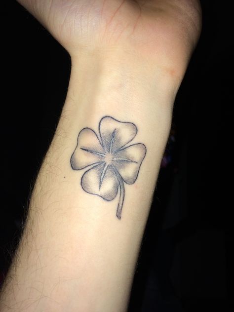250 hình xăm mini cỏ 3 lá và 4 lá - Genztattoo