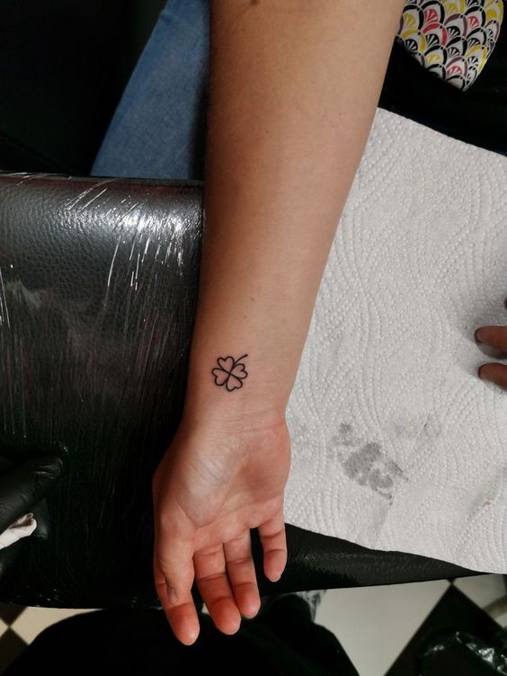 250 hình xăm mini cỏ 3 lá và 4 lá - Genztattoo