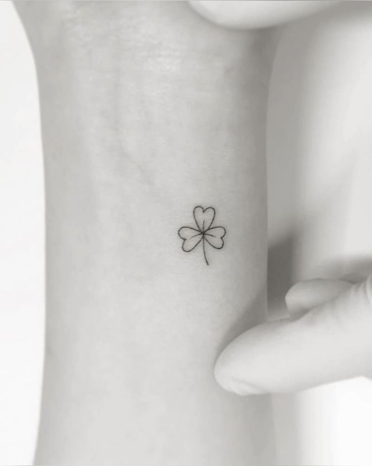 250 hình xăm mini cỏ 3 lá và 4 lá - Genztattoo