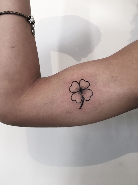 250 hình xăm mini cỏ 3 lá và 4 lá - Genztattoo