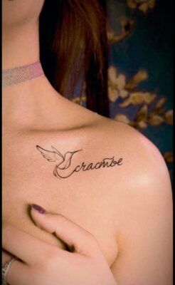 lôi cuốn với mẫu tattoo tên trên xương quai xanh