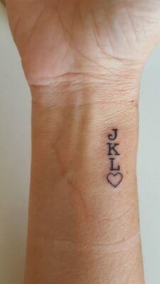 mẫu tattoo phong cách độc đáo xăm trên cổ tay