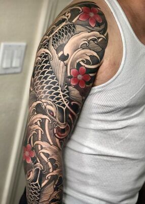 Hình xăm toàn cánh tay với chi tiết cá biến thành rồng tattoo full bắp tay với chi tiết cá hóa rồng