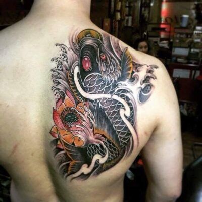 Thể hiện cá tính của bạn bằng hình xăm con cá biến thành rồng ở lưng thể hiện cá tính với hình xăm cá hóa rồng sau lưng