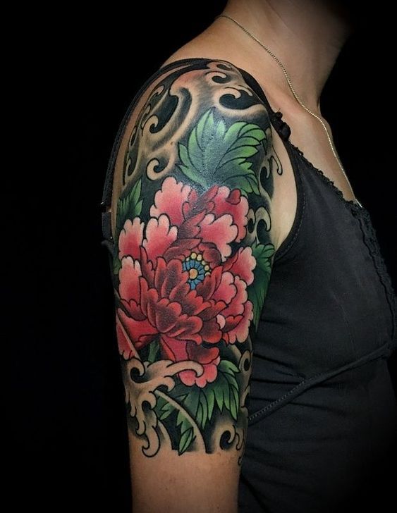 Tattoo hoa quỳnh cá tính ở bắp tay