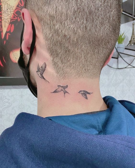 hình xăm ba chú chim nhỏ dang rộng đôi cánh Tuyển chọn 250 hình xăm mini ở gáy cho nam và nữ độc lạ - Genztattoo