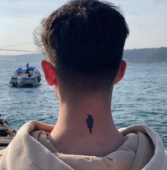hình xăm chim nhỏ ở sau gáy Tuyển chọn 250 hình xăm mini ở gáy cho nam và nữ độc lạ - Genztattoo