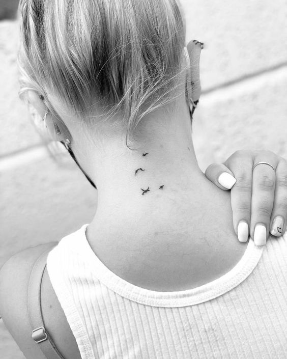 hình xăm mini độc đáo sau gáy Tuyển chọn 250 hình xăm mini ở gáy cho nam và nữ độc lạ - Genztattoo