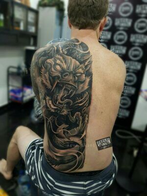 xăm trừ tà ở lưng cực ngầu