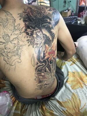 xăm đôi cá chép nửa lưng