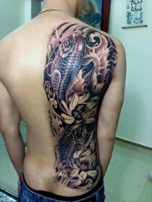 xăm nửa lưng cá chép hoa sen cực chất