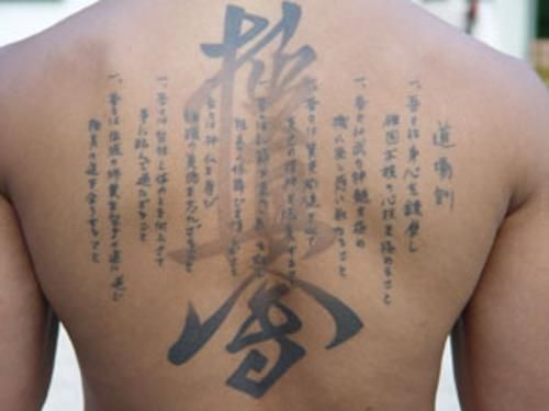 hình xăm thư pháp toàn lưng mẫu xăm chữ thư pháp kín lưng