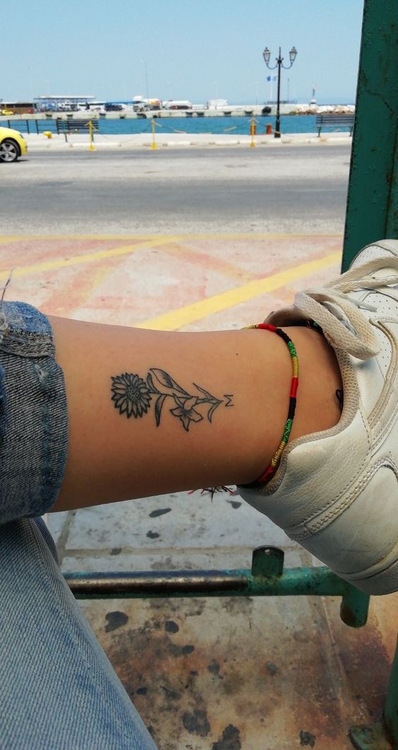 hình xăm hoa đẹp cho nữ ở chân 333+ hình xăm hoa đẹp cho nữ nhẹ nhàng và tinh tế - Genztattoo