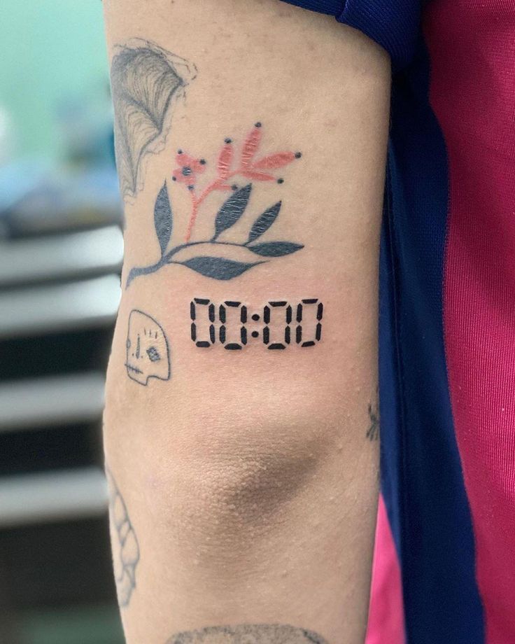 Bắt mắt với hình xăm số ở bắp tay bắt mắt với mẫu tattoo chữ số trên bắp tay