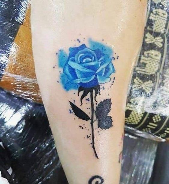 thiết kế hình xăm hoa hồng xanh mẫu tattoo cành hoa hồng xanh