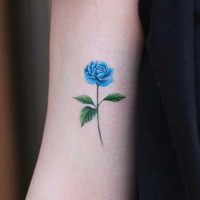 hình xăm hoa hồng xanh mini cho nữ hình tattoo cành hoa hồng xanh mini cho nữ