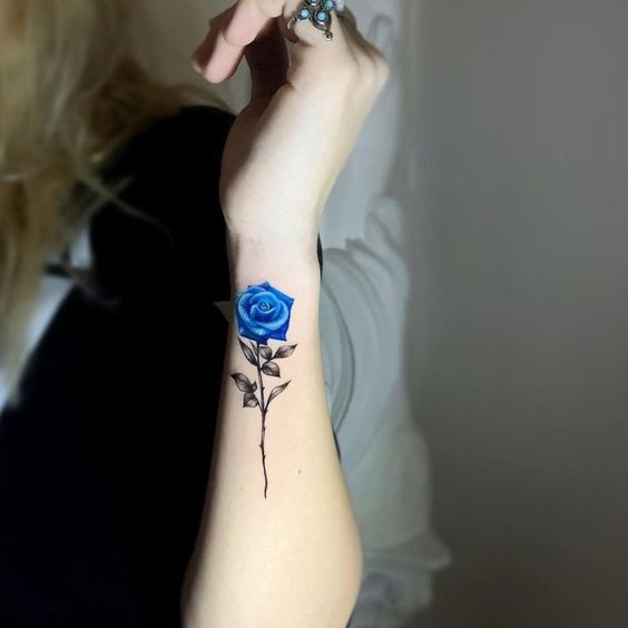 hình xăm hoa hồng xanh trên tay hình tattoo cành hoa hồng xanh ở tay