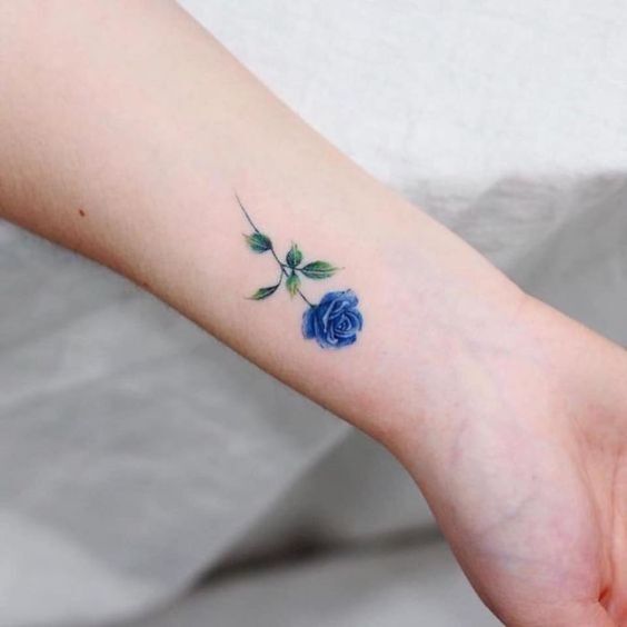 thiết kế hình xăm hoa hồng xanh cực đẹp mẫu tattoo cành hoa hồng xanh cực xinh