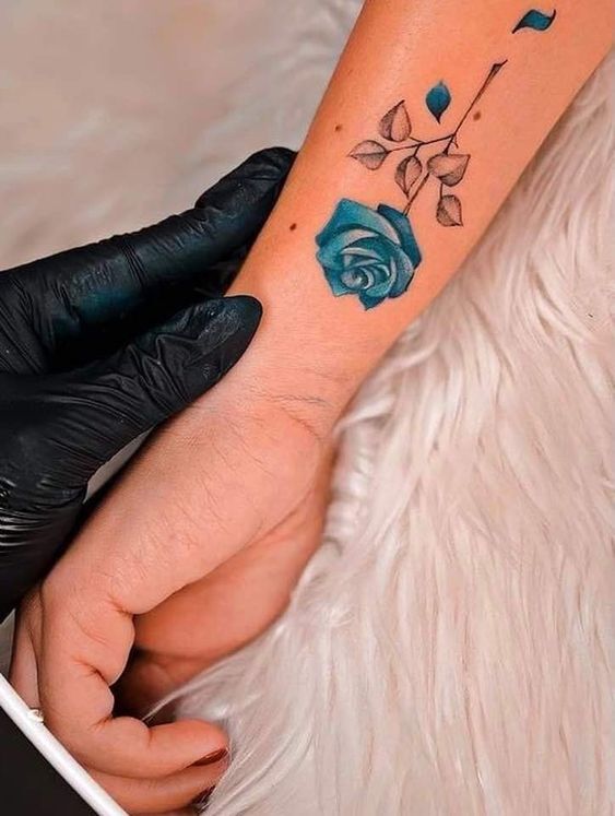 thiết kế hình xăm hoa hồng xanh mini đẹp mẫu tattoo cành hoa hồng xanh mini đẹp