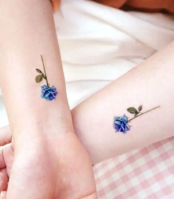 hình xăm đôi hoa hồng xanh mini dành cho nữ hình xăm cặp hoa hồng xanh mini cho nữ