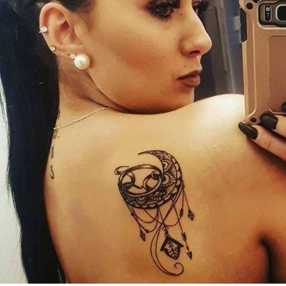 mẫu xăm cho cự giải sau vai siêu độc lạ