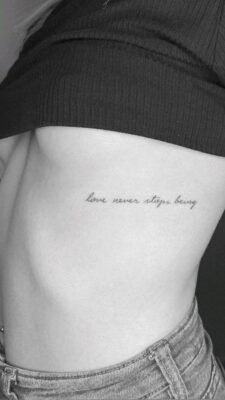 kiểu tattoo chữ dưới ngực cực đẹp kiểu tattoo chữ dưới ngực cực đẹp