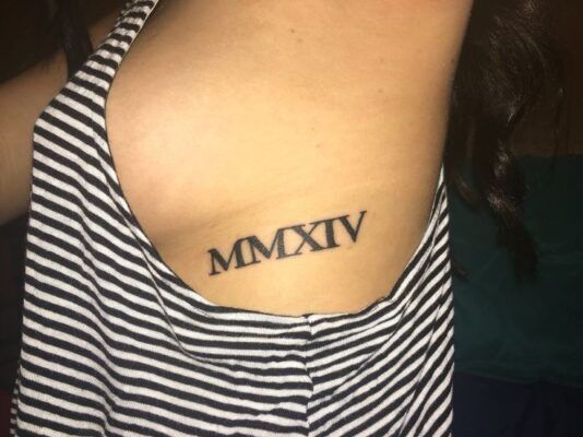kiểu xăm chữ la mã dưới ngực kiểu xăm chữ la mã dưới ngực